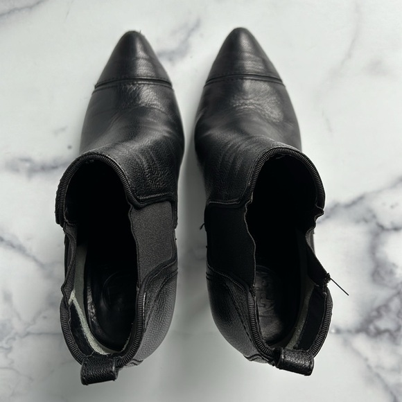 Tory Burch Bernice Black Leather Pointed Toe Ankle Boots Size 7.5M - Picture 10 of 13